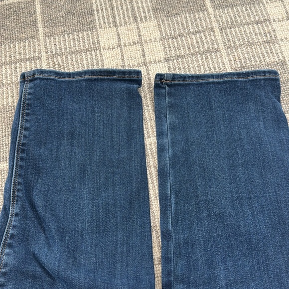 Frame straight leg denim jeans. Le Sylvie slender straight. - Picture 3 of 6